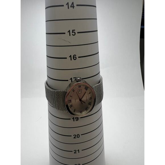 Timex Ladies (or Mens) Oval Electric Watch - Picture 5 of 5